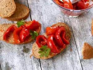 Pimientos rojos en escabeche (conservas)