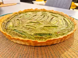 Tarta primaveral de espinacas y espárragos