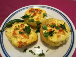 Patatas rellenas de huevo y queso