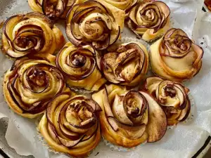 Rosas de manzana con canela, miel y nueces