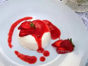 Panna Cotta con salsa de fresas