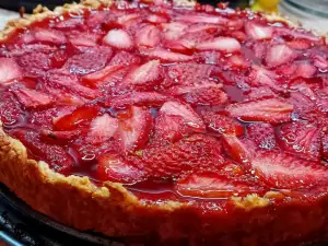 Tarta de fresa clásica con fresas frescas