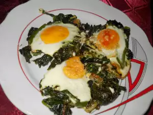 Huevos escalfados con acedera y espinacas