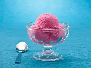 Helado de ruibarbo y jengibre