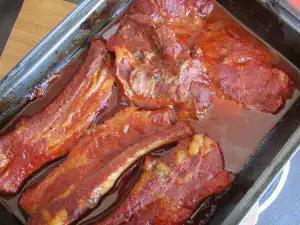 Filetes y costillas al horno (con salsa)