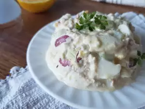 Ensaladilla de huevos con atún y mayonesa