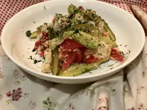 Ensalada de pescado con verduras