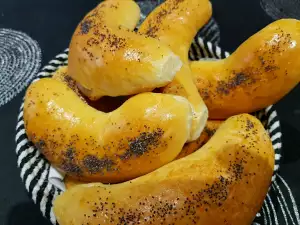 Cuernos de pan con amapola y delicioso relleno