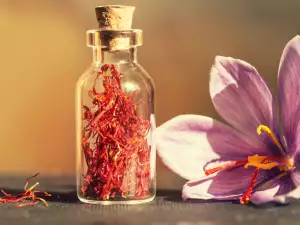 ¿Cómo preparar aceite de azafrán?