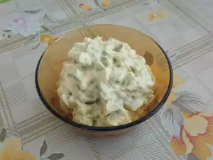 Ensaladilla de huevo, aguacate y pepino fresco