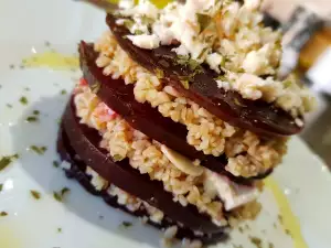 Ensalada de bulgur con remolacha y queso