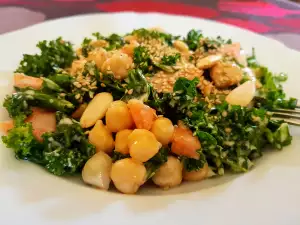 Ensalada de kale con garbanzos