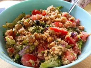 Ensalada de quinoa, garbanzos y brócoli