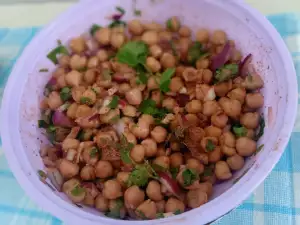 Ensalada israelí de garbanzos