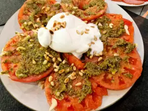 Ensalada de burrata y tomates