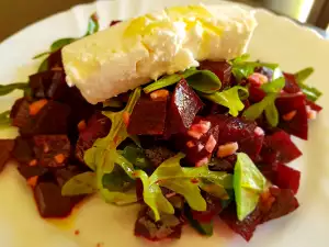 Ensalada de remolacha, rúcula y queso blanco