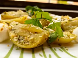 Ensalada de tomates verdes con mozzarella