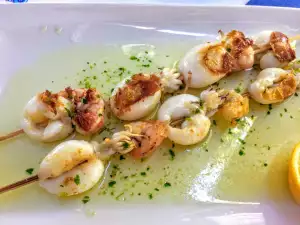 Brochetas de sepia y gambas