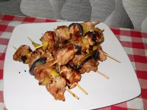 Jugosos pinchos de pollo al grill