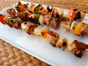 Pinchos de cerdo con verduras