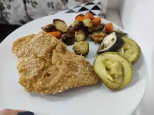 Schnitzel de pollo con verduras al horno