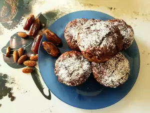 Magdalenas de chocolate con dátiles y almendras