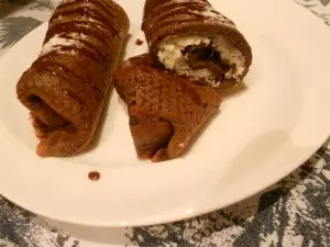 Crepes de chocolate con relleno de coco