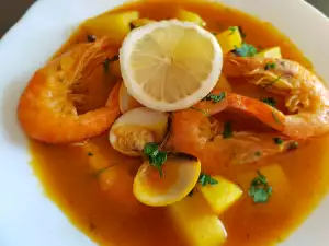 Sopa Mediterránea de Almejas y Gambas