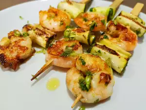 Brochetas de gambas y calabacín