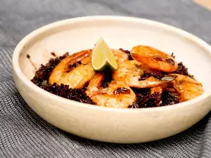 Gambas con ouzo y arroz venere