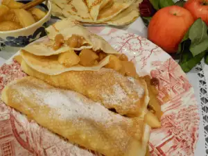 Crepes franceses con relleno de manzanas caramelizadas