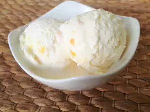 Helado de melocotón y nata