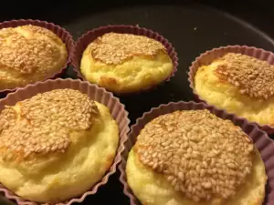 Muffins salados con huevos y queso