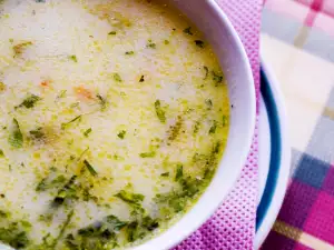 ¿Por qué se cortan los huevos en la sopa?