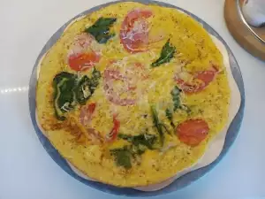 Tortilla rápida de espinacas y tomate