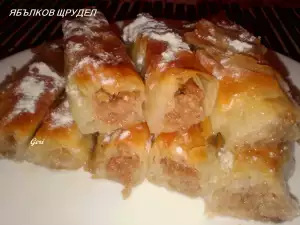 Strudel de manzana fácil y jugoso