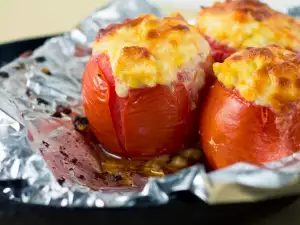 Tomates rellenos de longaniza y queso