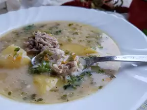 Sopa de pato con fideos y patatas