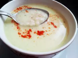 Sopa de yogur con huevos y cuscús (para bebés)