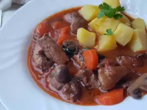 Goulash de cerdo tradicional con salsa