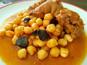 Manitas de cerdo con garbanzos y trufa