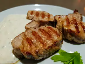 Solomillo de cerdo a la sartén grill con salsa de queso azul