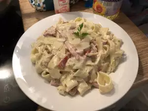 Tagliatelle con bacon y parmesano