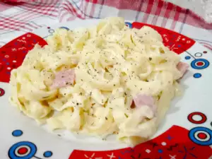 Tagliatelle con una deliciosa salsa blanca