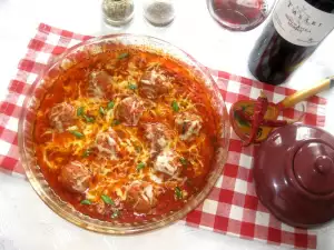 Albóndigas de Ternera en Salsa Marinara y Queso