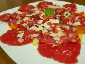 Carpaccio de ternera con granada