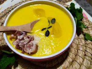 Crema de calabaza con prosciutto y parmesano