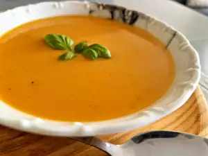 Crema de calabaza picante con albahaca