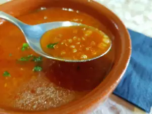 Sopa de tomate y quinoa