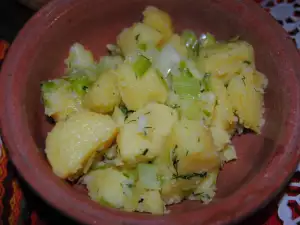 Ensalada templada de invierno con patatas y puerro